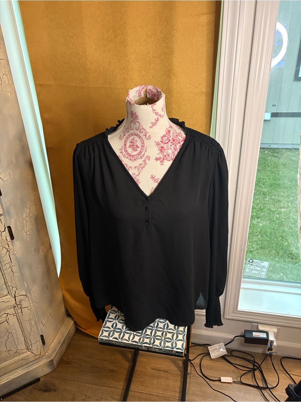 Nanette Lepore Black V-Neck Longโ Sleeve Smocked Cuff Whimsigoth Blouse Size XL